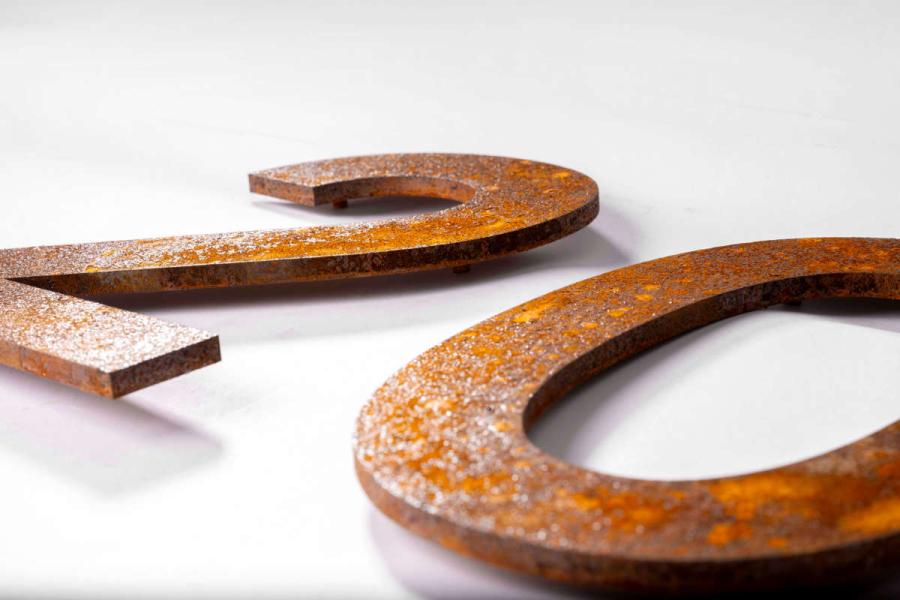 Preview: Hausnummer aus Cortenstahl Detail