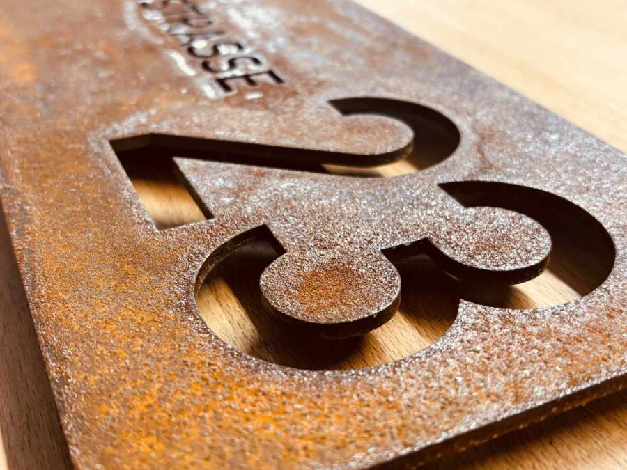 Preview: Cortenstahl Hausnummer mit Straße Detail