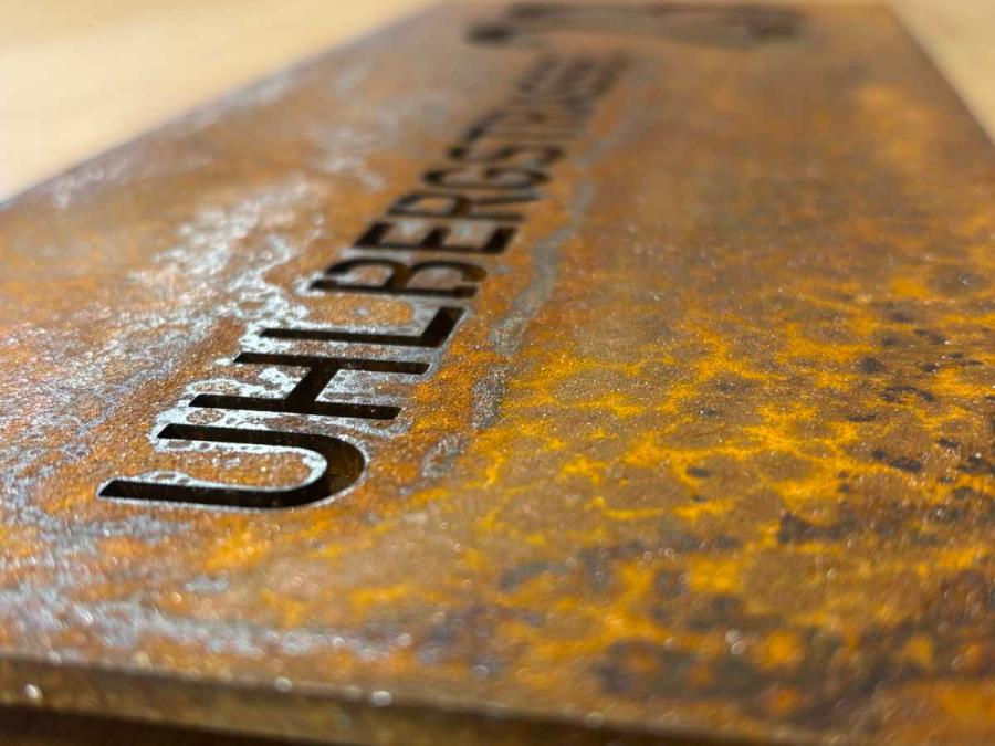 Preview: Cortenstahl Hausnummer mit Straße Detail