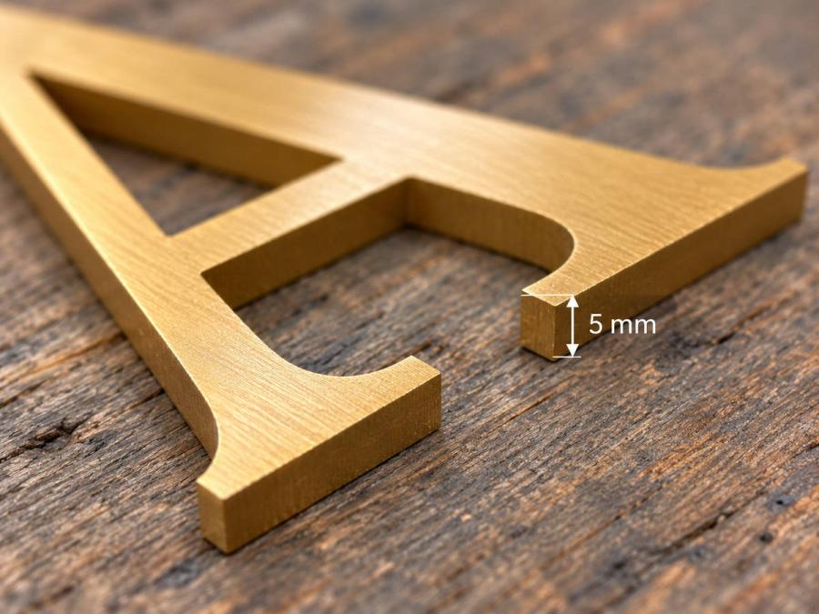 Preview: Massive Messingbuchstaben 5 mm mit sichtbarer Seitenkante