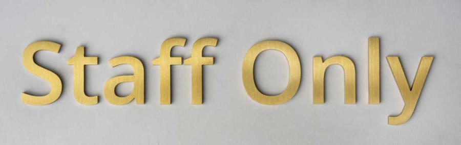 Preview: Messingschriftzug Staff only