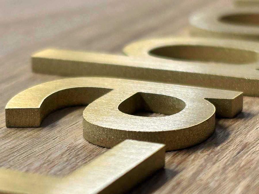 Preview: Buchstaben Messing Detail