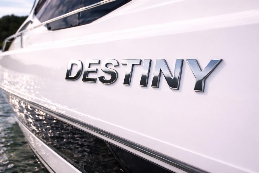 Hochwertige Yachtbuchstaben see- und wetterfest