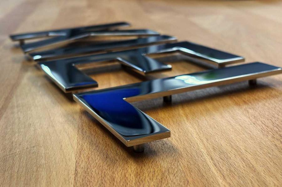 Preview: Edle Yachtbuchstaben aus Edelstahl in Premiumqualität