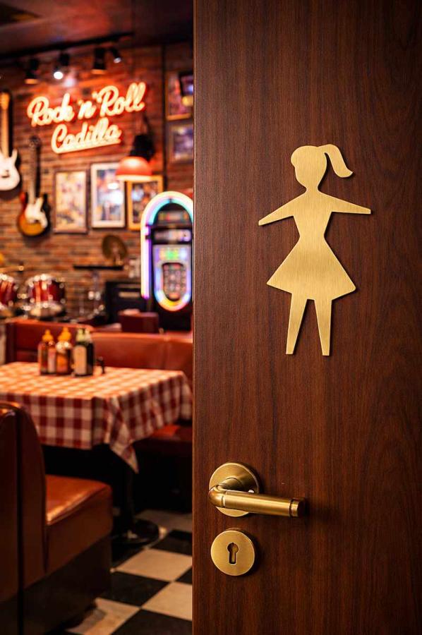 Preview: WC Piktogramm Frau Messing Vintage Style