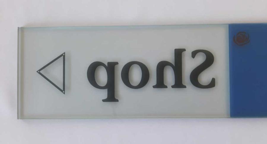 Folienbeschriftung für Glasschilder