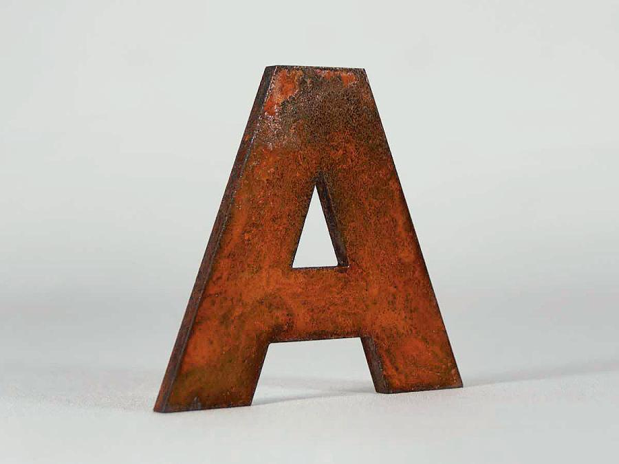 Musterbuchstabe aus Schwarzstahl