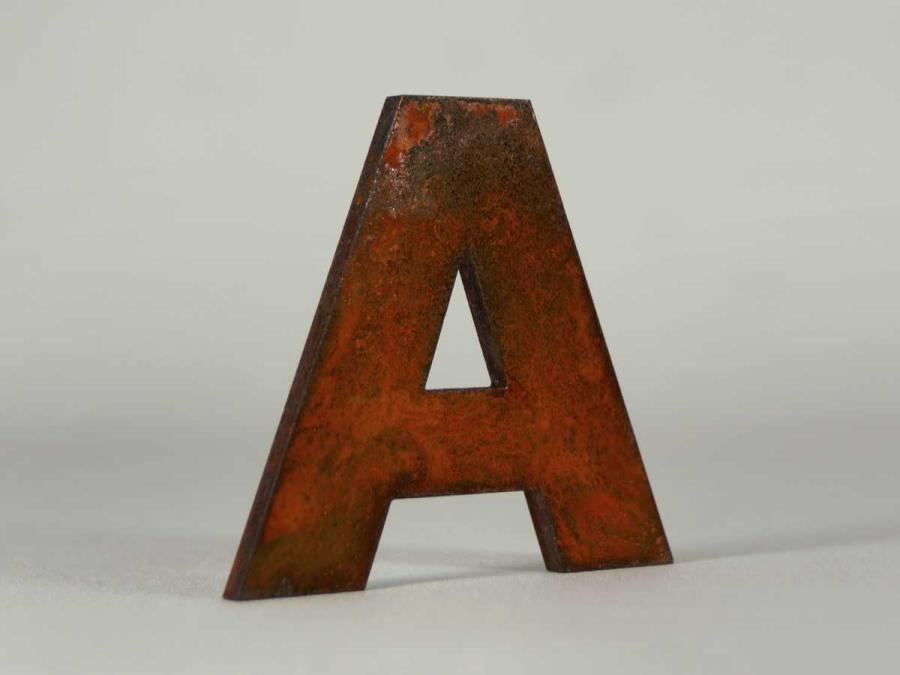 Musterbuchstabe A Cortenstahl oxidiert