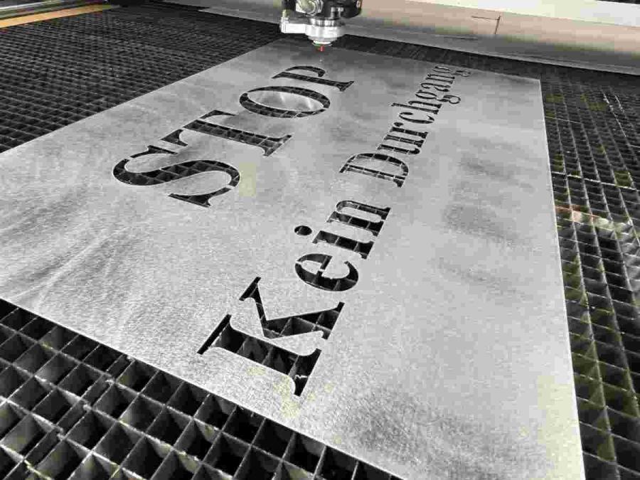 Lackierschablone auf dem Laser