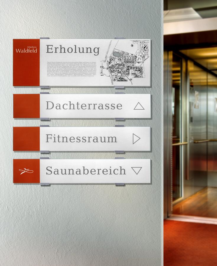 Preview: VIGO Wandschilder in Gebäude