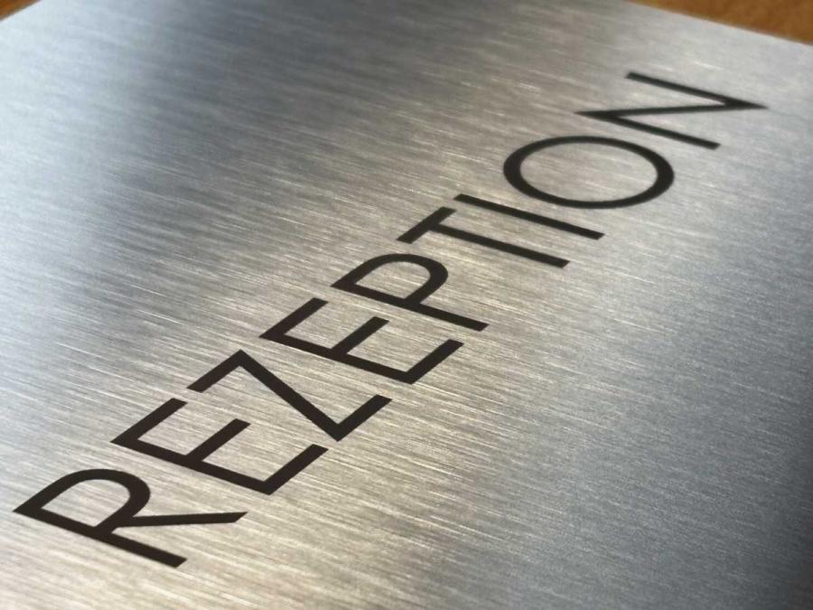 VINOX Türschild aus geschliffenem Edelstahl mit Lasergravur