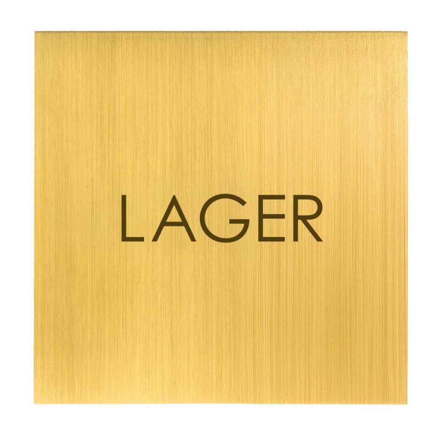 Türschild aus Messing fein geschliffen für Messing-Türschild 160 × 160 mm mit Lasergravur „STAFF ONLY“. Satiniert, klarlackiert und 3 mm stark – langlebig, selbstklebend und hochwertig. Ideal für Bauträger, Architekten und professionelle Immobilien.