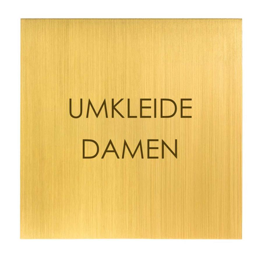 Türschild aus Messing fein geschliffen für Hotels, Pensionen, Praxen und Pflegezentren mit Ankleideräumen