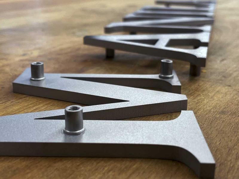 rückseitige Gewindebuchsen & Gewindestifte