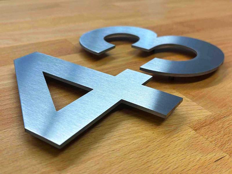 Edelstahlhausnummer 150 mm Detail