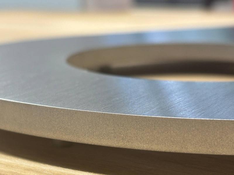 8 mm starke Edelstahlhausnummer Detail