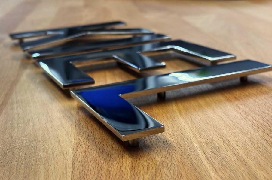 Edle Yachtbuchstaben aus Edelstahl in Premiumqualität