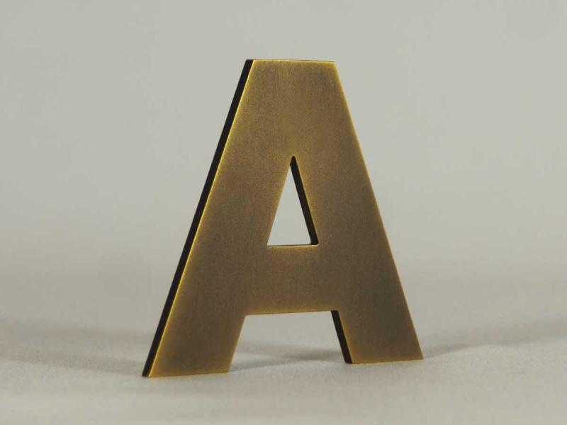 Musterbuchstabe A Messing brüniert