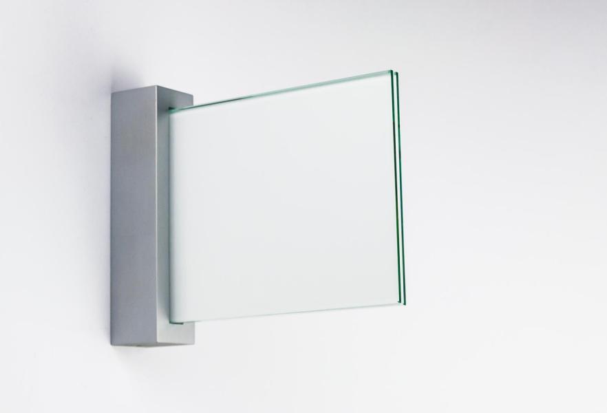 VISIGN Fahnenschild 149 x 106 mm aus Glas und Aluminium Halterung