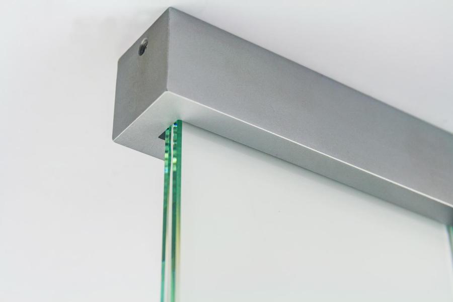 VISIGN Fahnenschild 149 x 106 mm aus Glas und Aluminiumhalterung