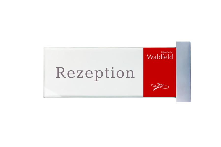 VISIGN Fahnenschild 298 x 106 mm aus Glas mit Aluminiumhalter mit austauschbarer Beschriftung